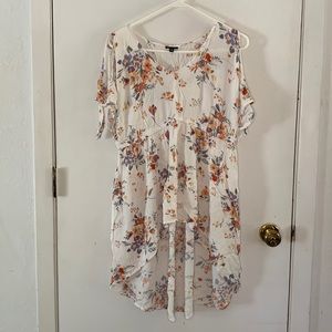 Torrid Size 0 white crinkle texture high low babydoll blouse with floral design